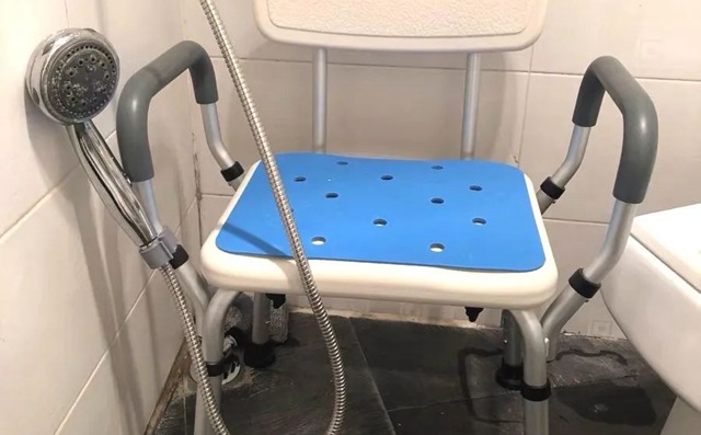 老年人洗澡专用的椅子